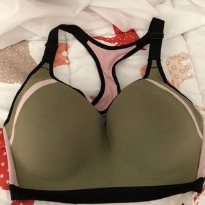 Victoria Secret Incredible Sports Bra